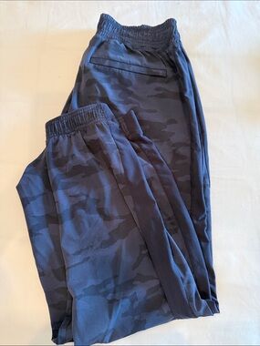 Women’s Athleta Camo Navy Blu Jogger Pants